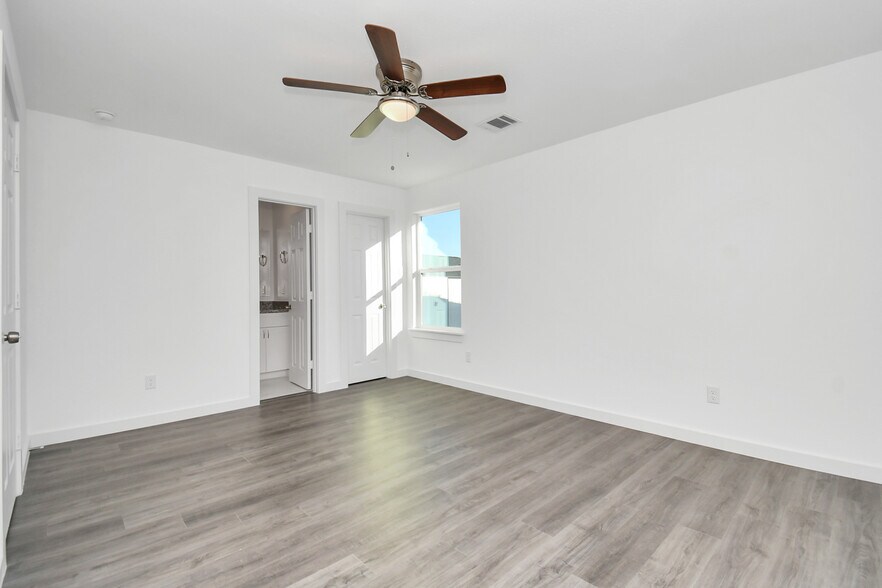 More Photos Of , Houston Multifamily For Sale