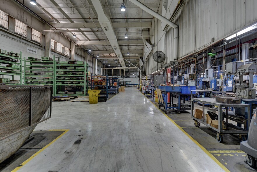 More Photos Of 1901 Longwood Dr, Brenham Manufacturing For Sale