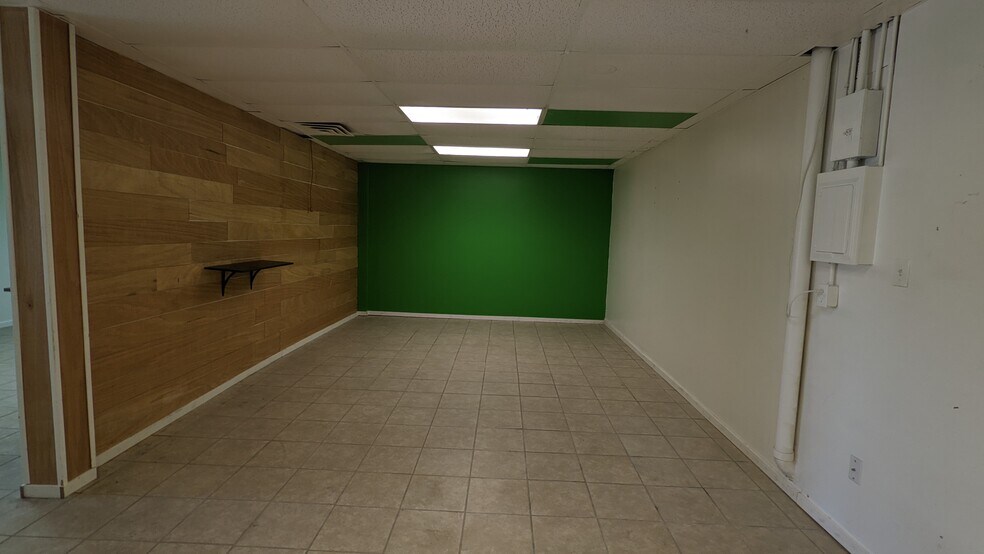 More Photos Of 1465 E Apple Ave, Muskegon Unknown For Lease