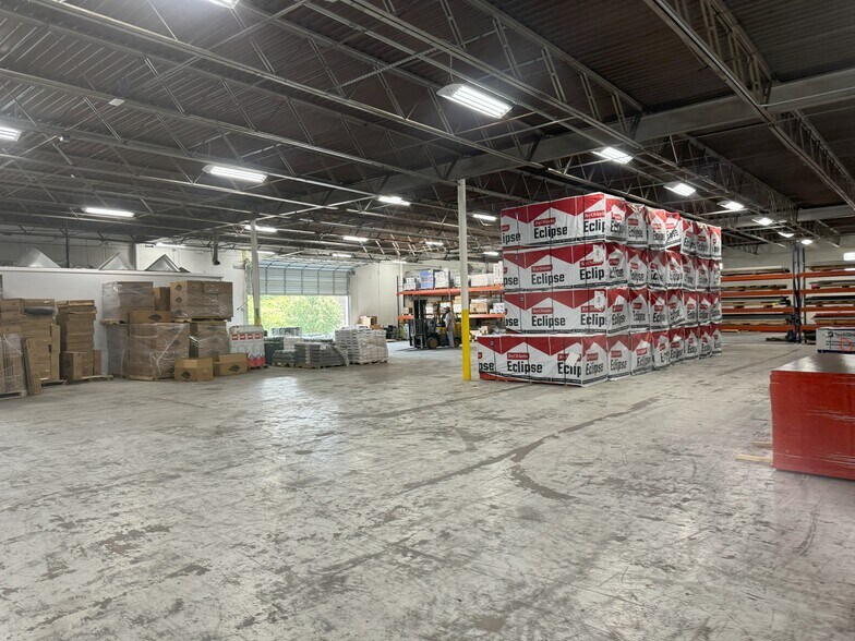 More Photos Of 13840 Denton Dr, Farmers Branch Warehouse For Lease