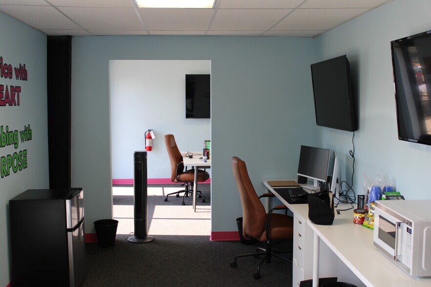 More Photos Of 7801 Corporate Blvd, Plain City Industrial For Sale