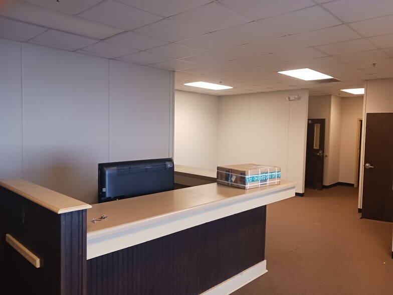 More Photos Of 400 Commerce Center Dr, Brunswick Office For Sale