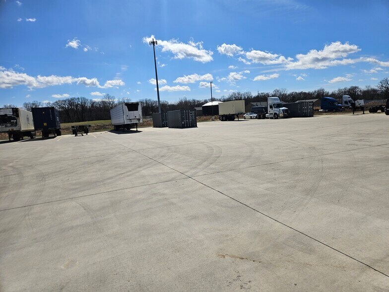 More Photos Of 801 E Kankakee River Dr, Wilmington Industrial For Lease