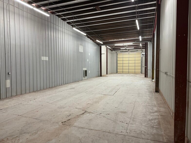 More Photos Of 6798 NW Expressway, Okarche Manufacturing For Lease