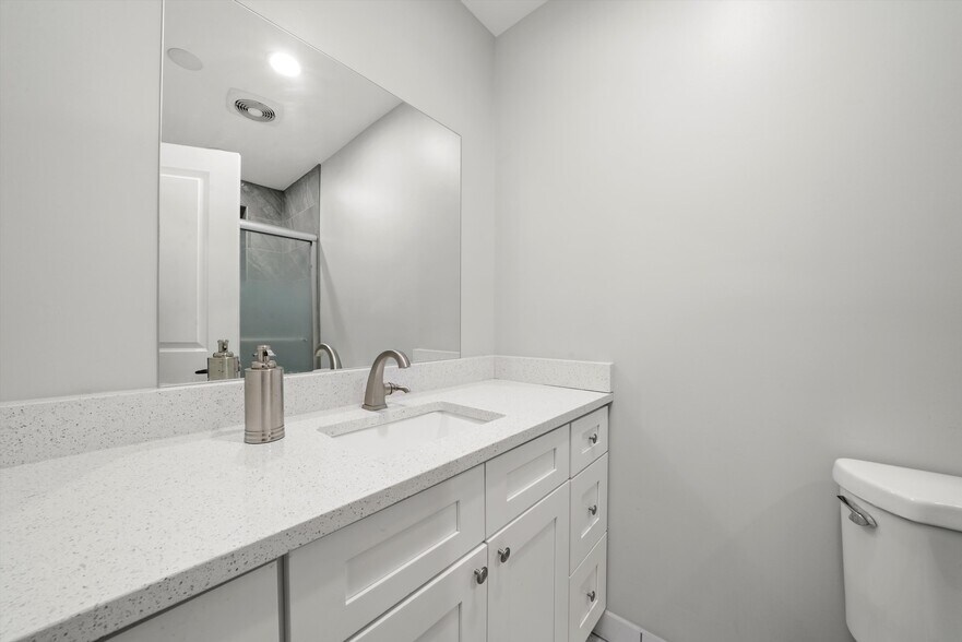 More Photos Of 2022-2026 W 95th St, Chicago Office Residential For Sale