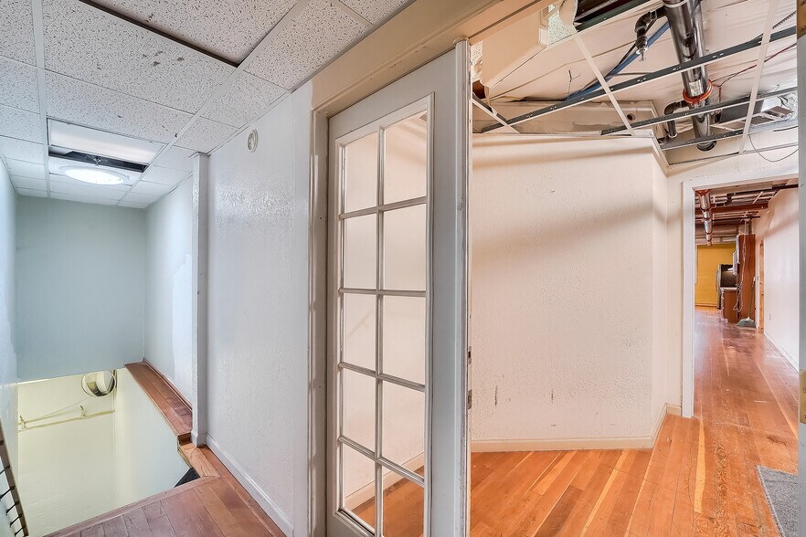 More Photos Of 611 2nd Ave, Longmont Showroom For Sale