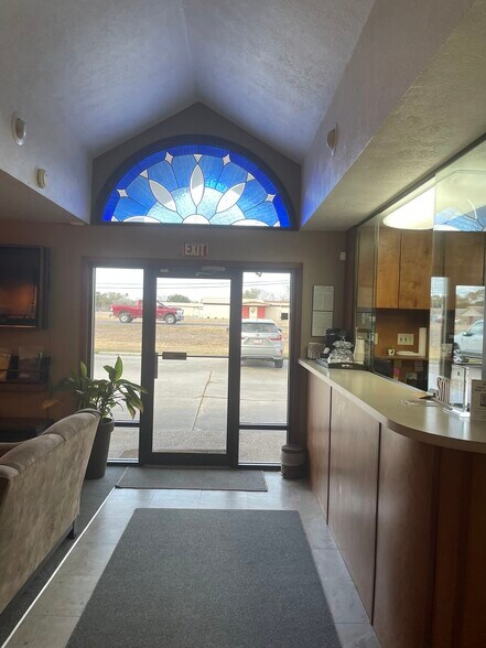 More Photos Of 325 General Cavazos Blvd, Kingsville Office For Sale