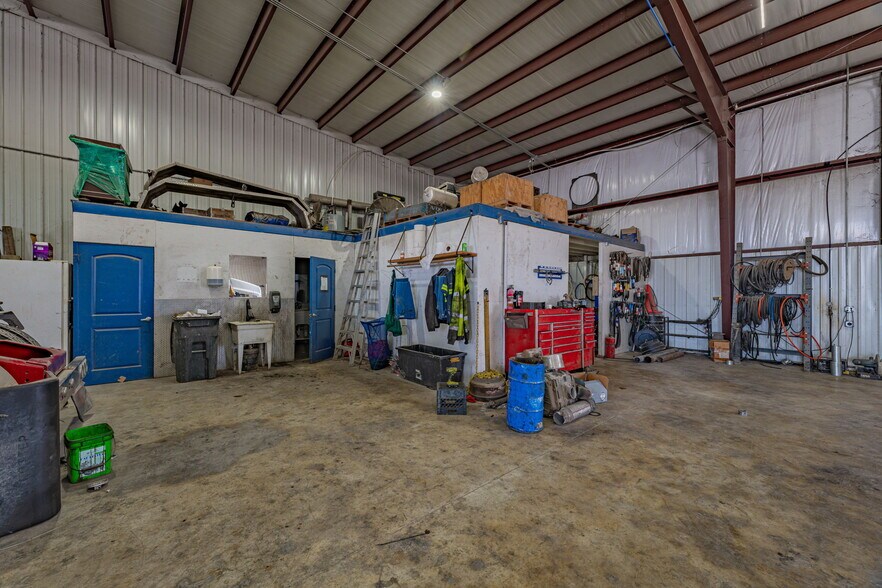 More Photos Of 4610 E Highway 199, Springtown General Retail For Sale