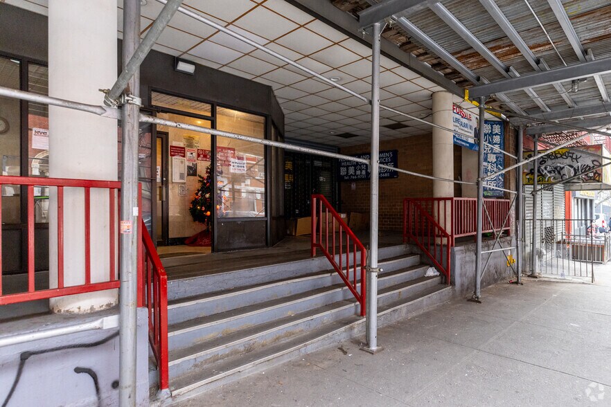 More Photos Of 48 Market St, New York Apartments For Sale