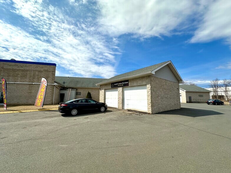 More Photos Of 590 Spring St, Windsor Locks Auto Repair For Sale