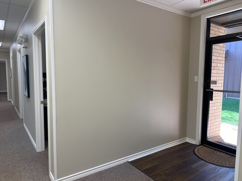 More Photos Of 901 N Mallard St, Palestine Medical For Sale