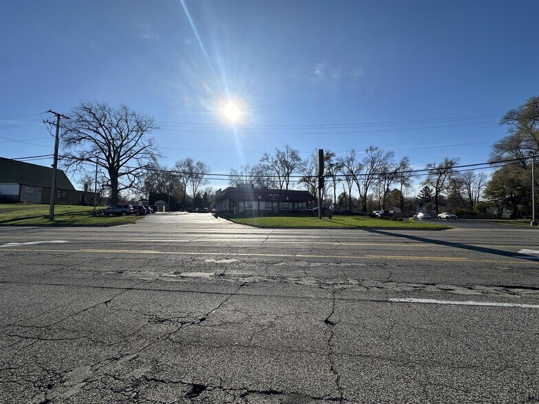 More Photos Of 1427 W Galena Ave, Freeport Freestanding For Sale