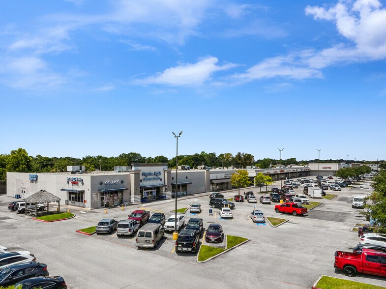 More Photos Of 3216-3254 E Broadway St, Pearland Unknown For Lease