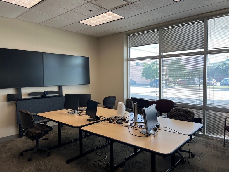 More Photos Of 1425 Airline Dr, Metairie Office For Sale