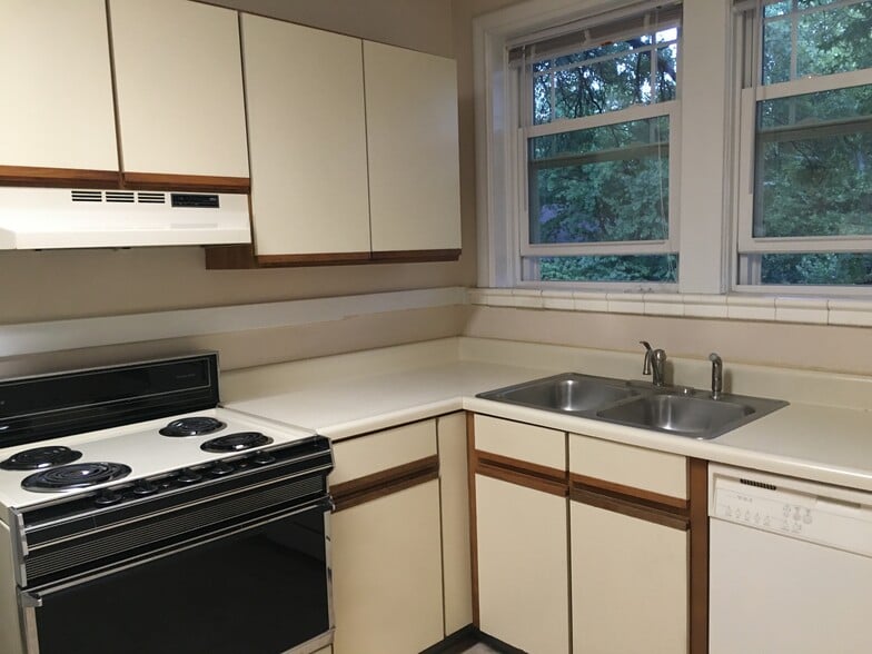More Photos Of 7700 Shirley Dr, Clayton Apartments For Sale