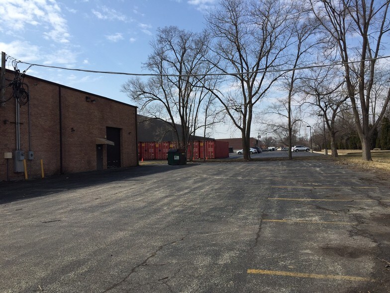 More Photos Of 110-112 Carpenter Ave, Wheeling Manufacturing For Lease