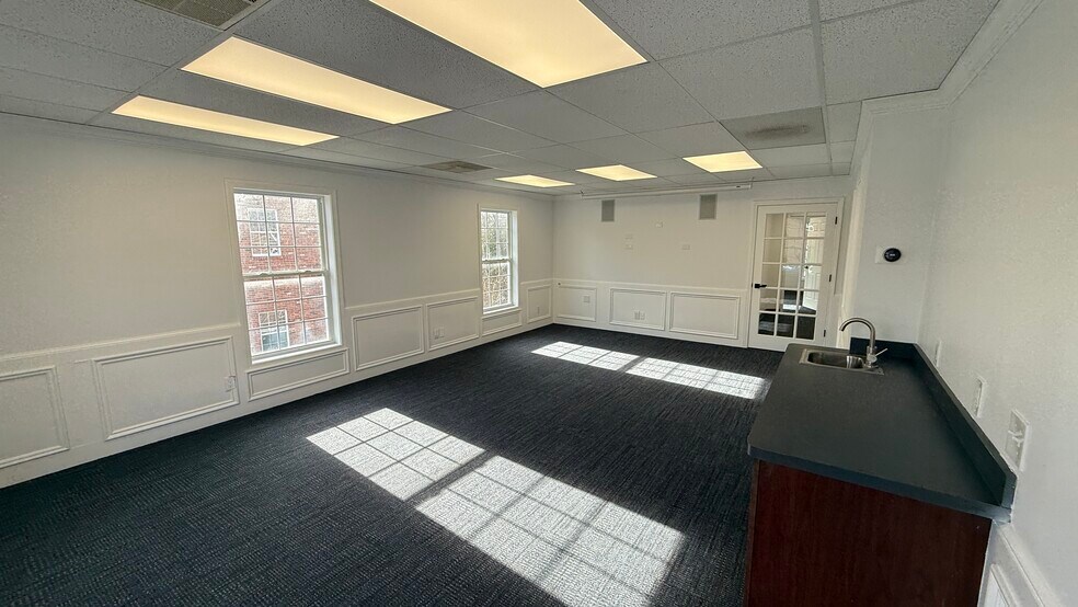 More Photos Of 11801 Brinley Ave, Louisville Medical For Lease