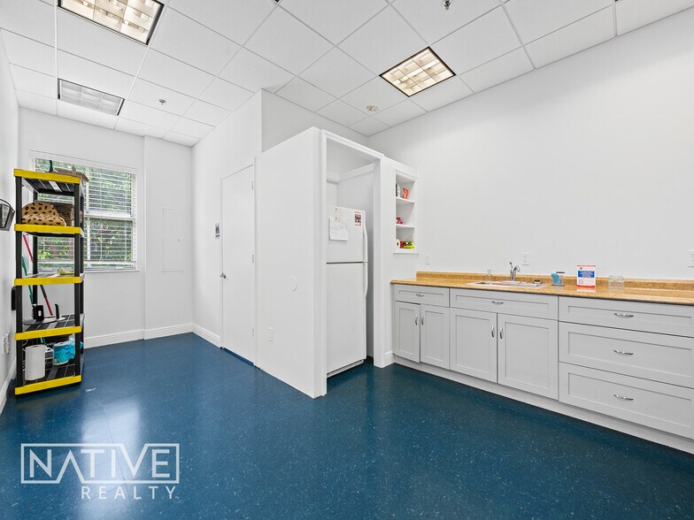More Photos Of 701 SE 32nd Ct, Fort Lauderdale Flex For Lease