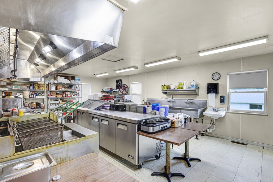 More Photos Of 519 N Main St, Caseyville General Retail For Sale