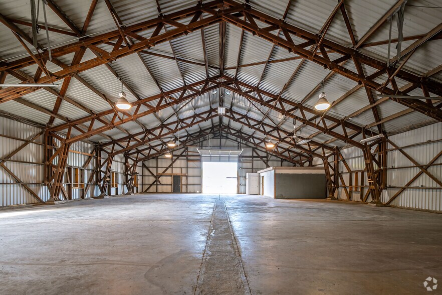 More Photos Of 1618 Callaway Dr, Alvin Warehouse For Lease