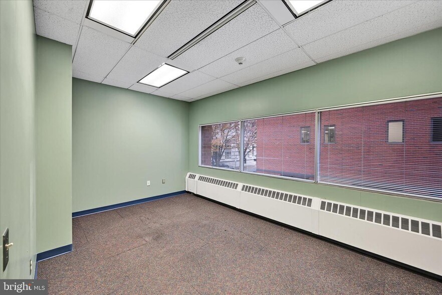 More Photos Of 19 N 6th St, Reading Office For Sale