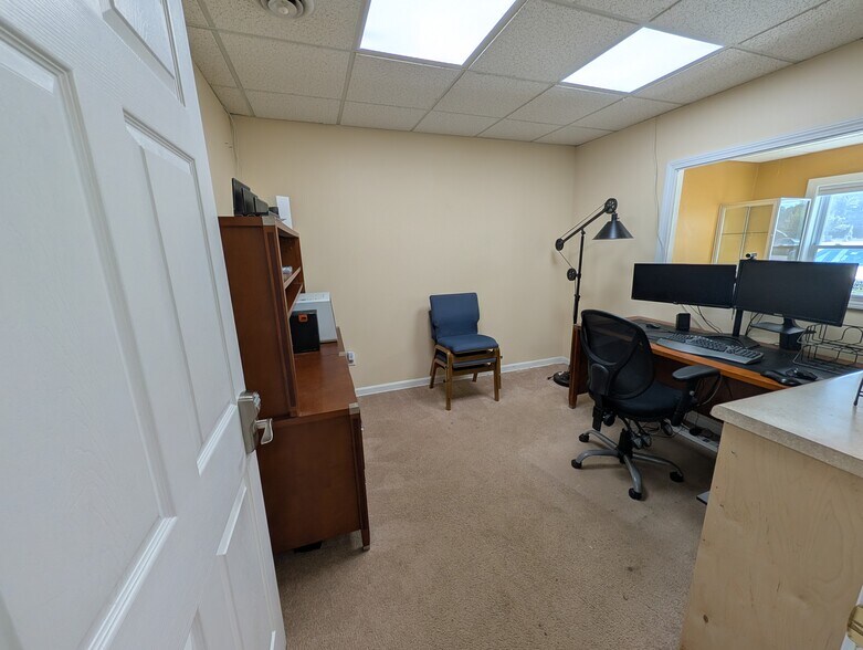 More Photos Of 42 Dover Point Rd, Dover Office For Lease