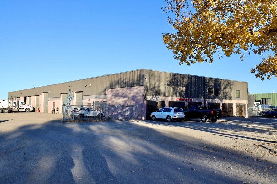 More Photos Of 8715 44th St SE, Calgary Warehouse For Sale