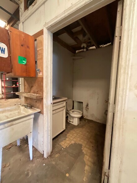 More Photos Of 609 Oak St, La Marque Warehouse For Sale