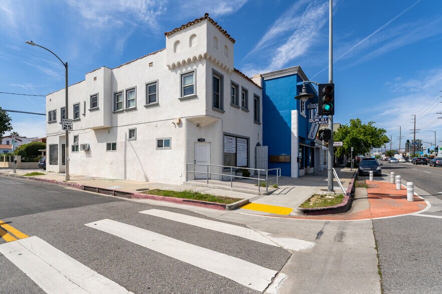 More Photos Of 2741-2743 S Robertson Blvd, Los Angeles Storefront Retail Office For Lease