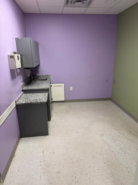 More Photos Of 13900 Quailbrook Dr, Oklahoma City Medical For Lease