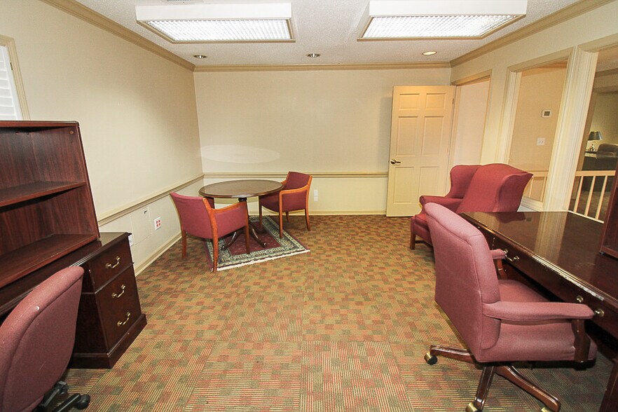 More Photos Of 330 N Cedar Bluff Rd, Knoxville Bank For Sale