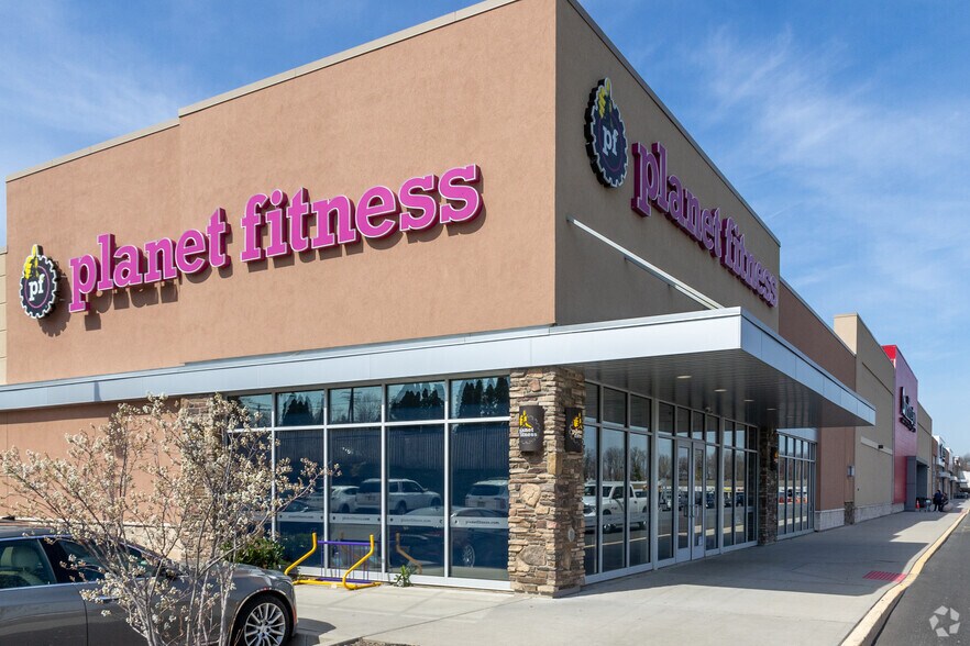 More Photos Of 3010 State Route 35, Hazlet Freestanding For Lease