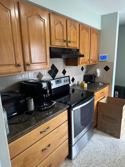 More Photos Of 3111 26th St W, Bradenton Flex For Sale