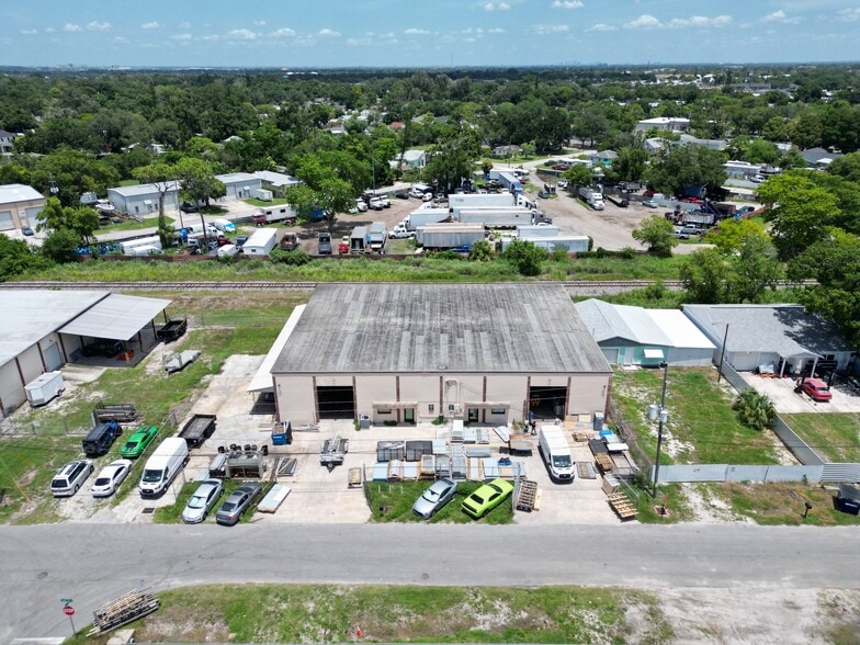 Primary Photo Of 4639 Lown St N, Saint Petersburg Manufacturing For Sale