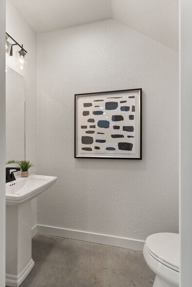 More Photos Of 201 S 8th St, Quincy Apartments For Sale