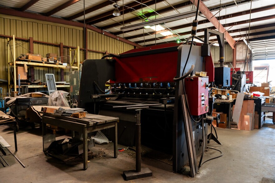 More Photos Of 1630 N Interstate 35 E, Lancaster Flex For Sale