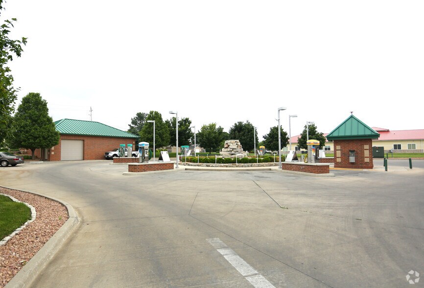 More Photos Of 1325 N Ankeny Blvd, Ankeny Carwash For Sale