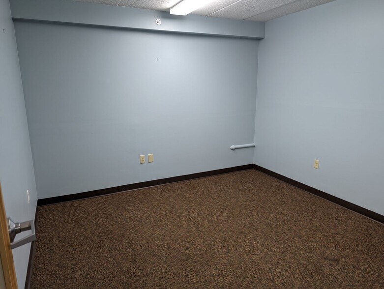 More Photos Of 1931 Commonwealth Ave, Brighton Apartments For Lease