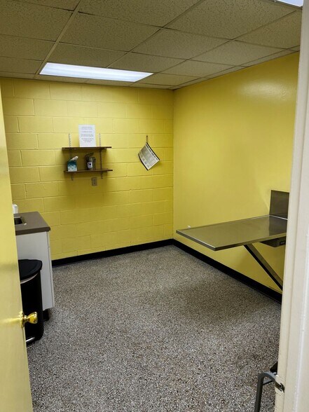 More Photos Of 3941 Central Ave, Louisville Freestanding For Sale