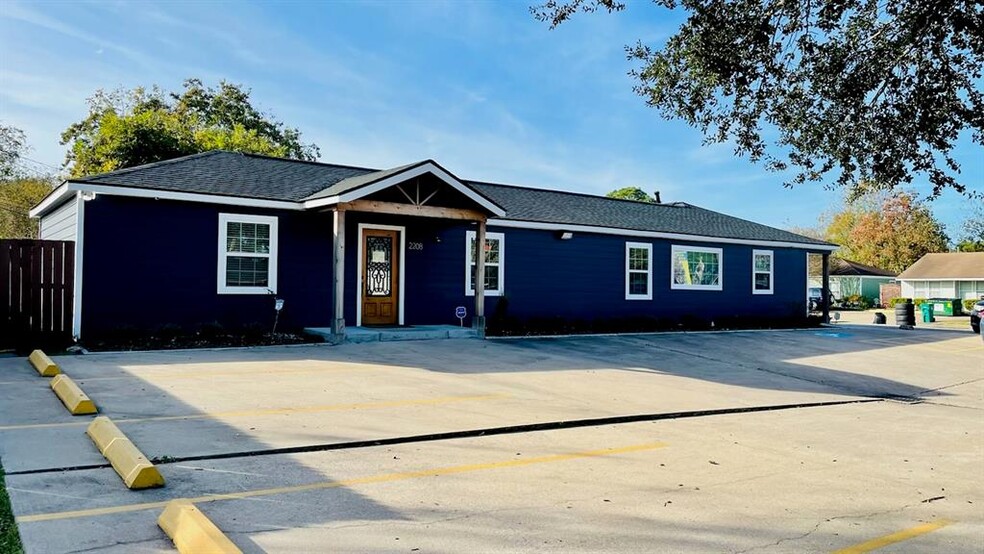 Primary Photo Of 2208 Strawberry Rd, Pasadena Office Residential For Sale