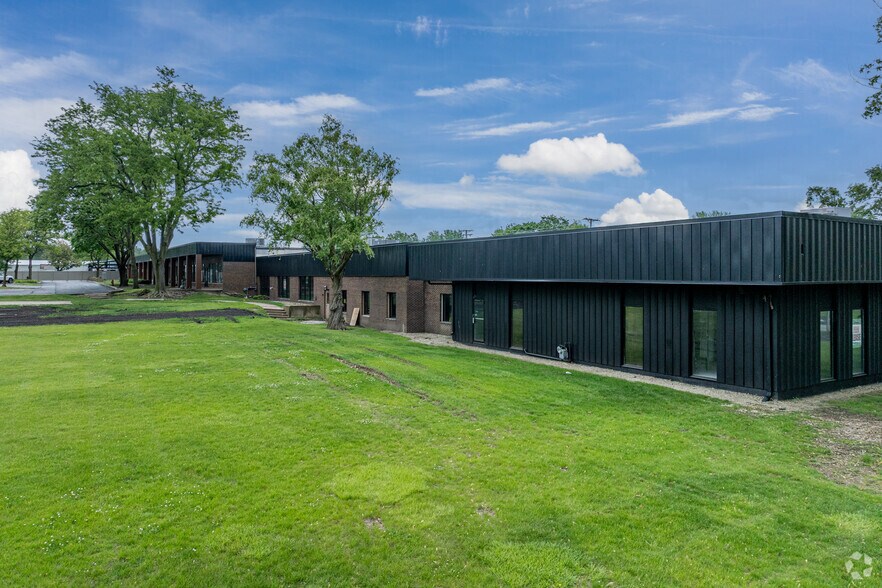 More Photos Of 922-938 N State St, Lockport Office For Lease