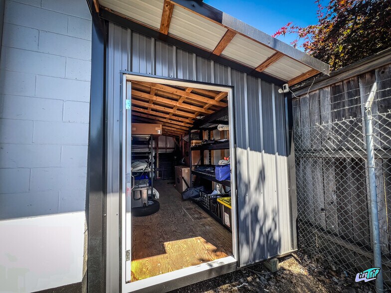 More Photos Of 786 NE Burnside Rd, Gresham Auto Dealership For Sale