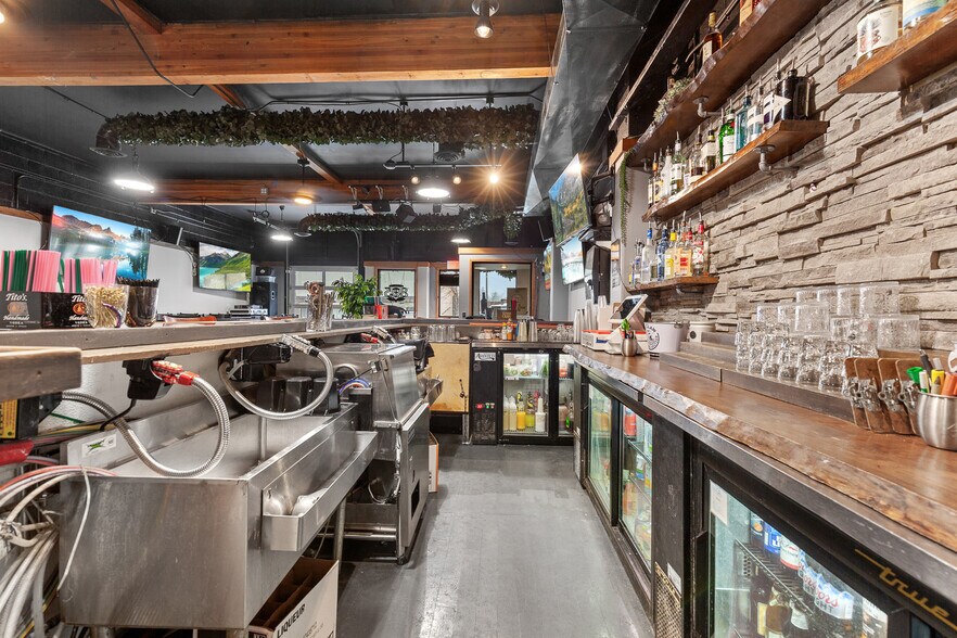 More Photos Of 314 N 4th St, Coeur d'Alene Bar For Sale
