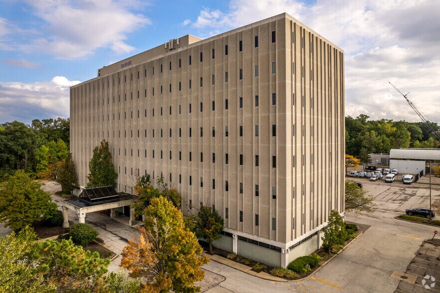 More Photos Of 5 Severance Cir, Cleveland Heights Medical For Lease