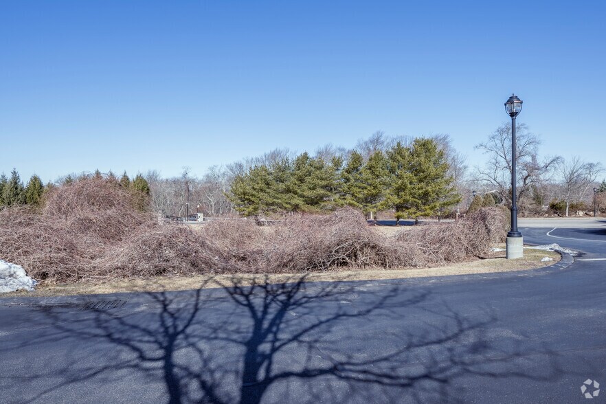 More Photos Of 20 Hampton Way, Wakefield Unknown For Lease