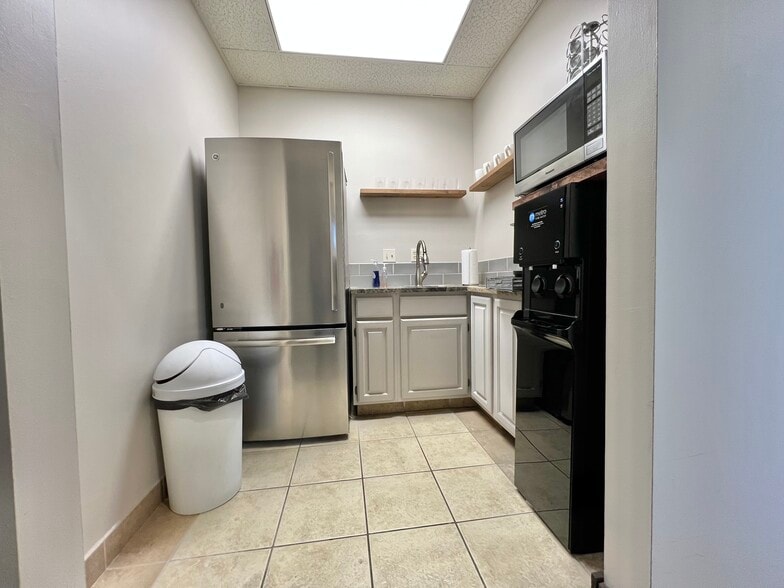 More Photos Of 8301 W 125th St, Overland Park Office For Lease