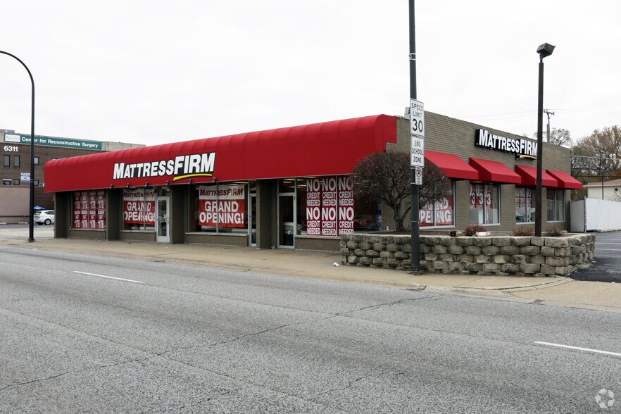 More Photos Of 6343-6345 W 95th St, Oak Lawn Freestanding For Lease