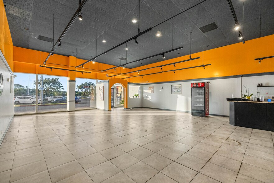 More Photos Of 549 Halemaumau St, Honolulu Restaurant For Lease