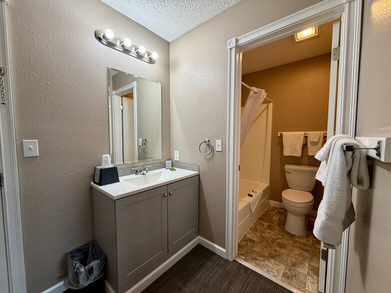 More Photos Of 1150 N Main St, Deer Lodge Hotel For Sale