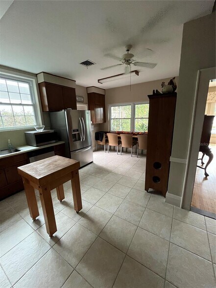 More Photos Of 1200 W Lake Otis Dr Se, Winter Haven Specialty For Sale